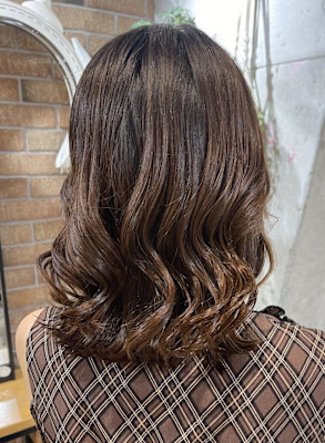 ナチュラルくびれミディアム　顔周りポイント縮毛