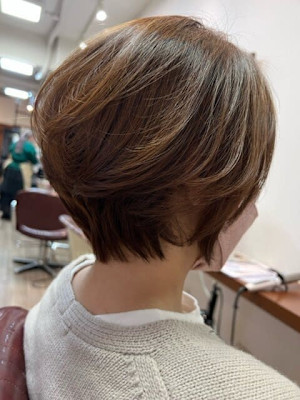 明るめグレイカラー×ショートカット