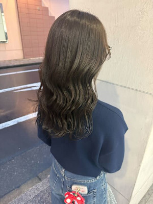 透明感カラーオリーブベージュ　アッシュブラウン