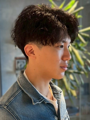 センターパート ツイストパーマ 束感 ツーブロック 刈り上げ