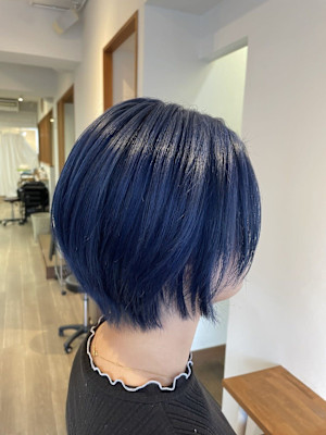 ショートカット×マリンブルー