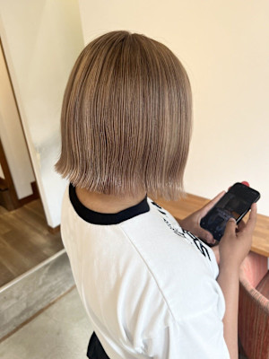 外ハネボブ×ベージュ