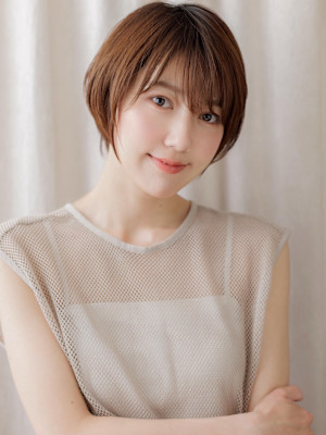 ヘーゼルブラウン大人美人耳掛け小顔丸みショート30代40代