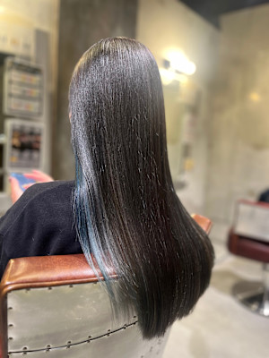 ◆ 髪質改善×インナーカラーで魅せる艶ロング