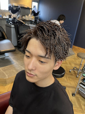 ツイストスパイラルパーマ アップバング　ツーブロックショート