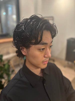 大人の色気漂うセンターパート