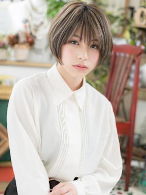 細めハイライト小顔ウルフマッシュショート　ボブレイヤーカット