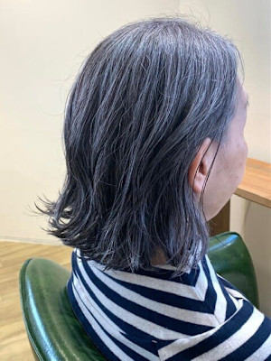 白髪を活かすアッシュグレー/30代/40代/50代