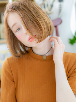 小顔アシンメトリー外国人風ぱっつんボブ　ミニマルボブ