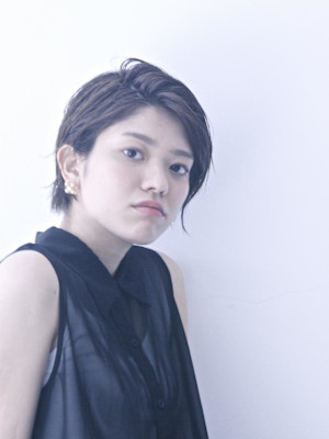 黒髪クラゲヘアーオリーブグレー小顔ココアベージュショート