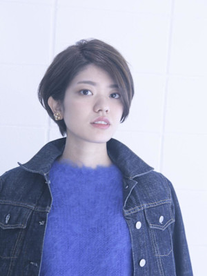 黒髪クラゲヘアーオリーブグレー小顔ココアベージュショート