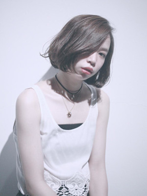 黒髪クラゲヘアーオリーブグレー小顔ココアベージュ丸型卵型ボブ