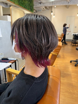 グレーアッシュ×クリムゾンレッドインナーカラー