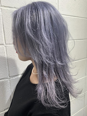 黒髪クラゲヘアーオリーブグレー小顔ココアベージュミディアム