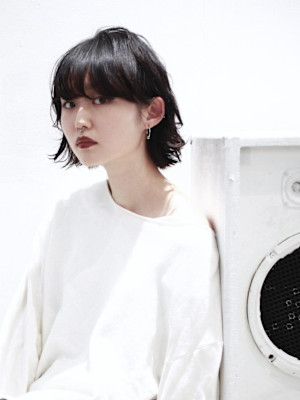 黒髪クラゲヘアーオリーブグレー小顔ココアベージュ丸型卵型ボブ