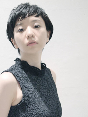 黒髪クラゲヘアーオリーブグレー小顔ココアベージュミディアム