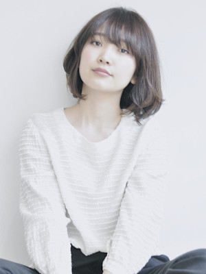 黒髪クラゲヘアーオリーブグレー小顔ココアベージュ丸型卵型ボブ