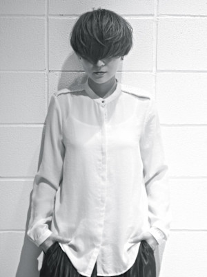 黒髪クラゲヘアーオリーブグレー小顔ココアベージュショート