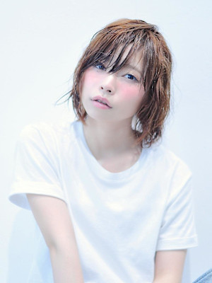 黒髪クラゲヘアーオリーブグレー小顔ココアベージュ丸型卵型ボブ