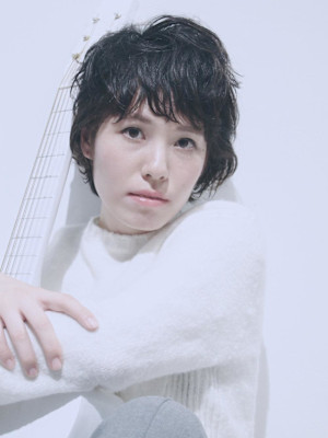 黒髪クラゲヘアーオリーブグレー小顔ココアベージュ丸型卵型ボブ