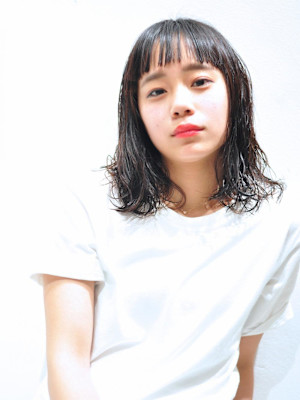 黒髪クラゲヘアーオリーブグレー小顔ココアベージュ丸型卵型ボブ