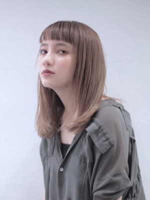 黒髪クラゲヘアーオリーブグレー小顔ココアベージュミディアム