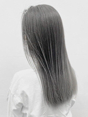 黒髪クラゲヘアーオリーブグレー小顔ココアベージュミディアム