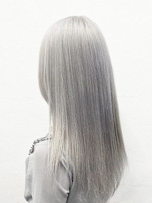 黒髪クラゲヘアーオリーブグレー小顔ココアベージュミディアム