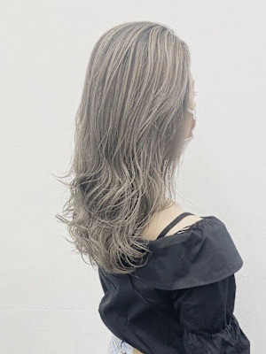 黒髪クラゲヘアーオリーブグレー小顔ココアベージュミディアム