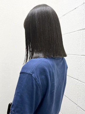 黒髪クラゲヘアーオリーブグレー小顔ココアベージュ丸型卵型ボブ