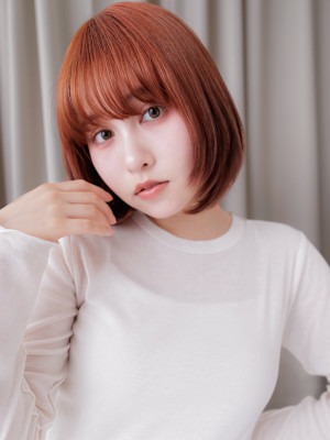 ボルドーカラー顔周りレイヤーカットシャギーボブ20代30代