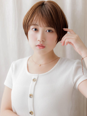 ヘーゼルブラウンひし形小顔丸みショートマッシュ20代30代