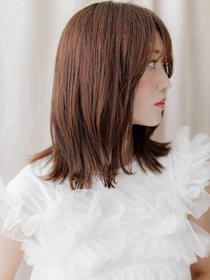 ワインレッド小顔クラゲヘアー外ハネウルフボブディ30代40代