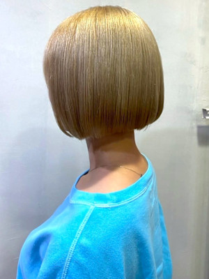 ミニボブ ブリーチ ブロンドベージュ トリートメント