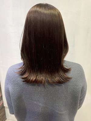 外ハネ 艶髪 髪質改善 セミロング ブラウンカラー 20代