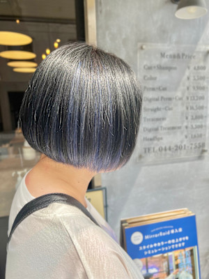 透明感ブルー×艶ボブ