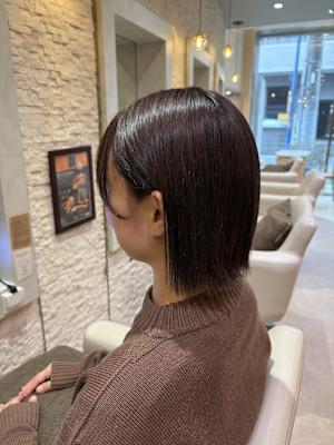 柔らかくすみカラー×切りっぱなしボブ