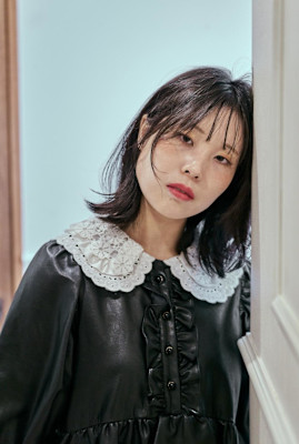 やわらかい抜け感が楽しめるミディアムボブ