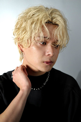 センターパートツイストスパイラルパーマ