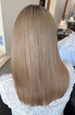 色落ちベースに重ねる“ミルクティーベージュ”の再カラー♪