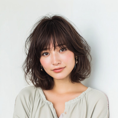 ゆるふわで軽やかに揺れる大人スタイル