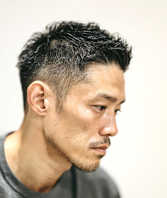 毛先立ち上げ×刈り上げの爽快メンズショート