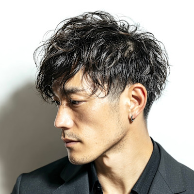 柔らかく揺れる質感のゆるふわ男性ショート