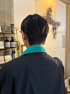 ステップボーンカットメンズヘア/センターパート