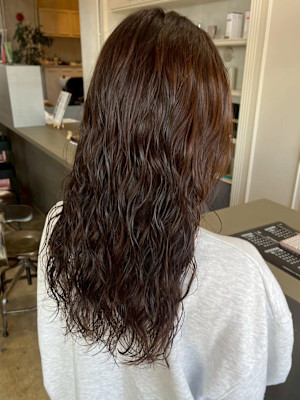 ロングパーマ ウェーブパーマ ブラウンカラー 艶カラー