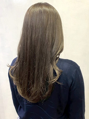 ケアブリーチダブルカラー オリーブアッシュ ロング 20代