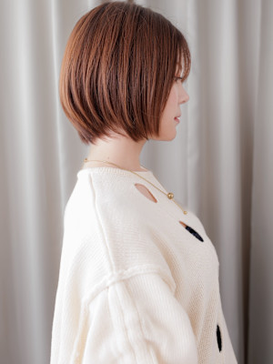 オレンジベージュ艶感ストレート前下がり丸みボブ20代30代