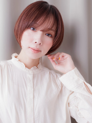 チェリーレッド艶感ボルドーカラー小顔丸みショート30代40代