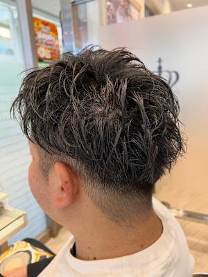 ツーブロック×無造作ウェーブショート