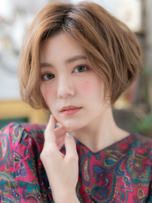 伸ばしかけひし形レイヤーカットショートボブ　根本パーマ